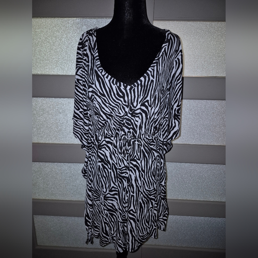 Women's Size Medium Black & White Zebra Print Swim Suit Cover-Up/vacation Wear!
